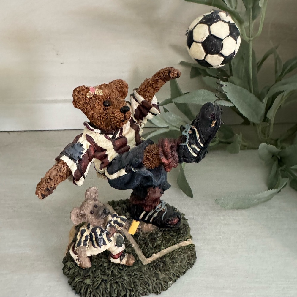 Boyds Bear & Friends Collection -
 Rocky Bruin…Score, Score, Score (228436)